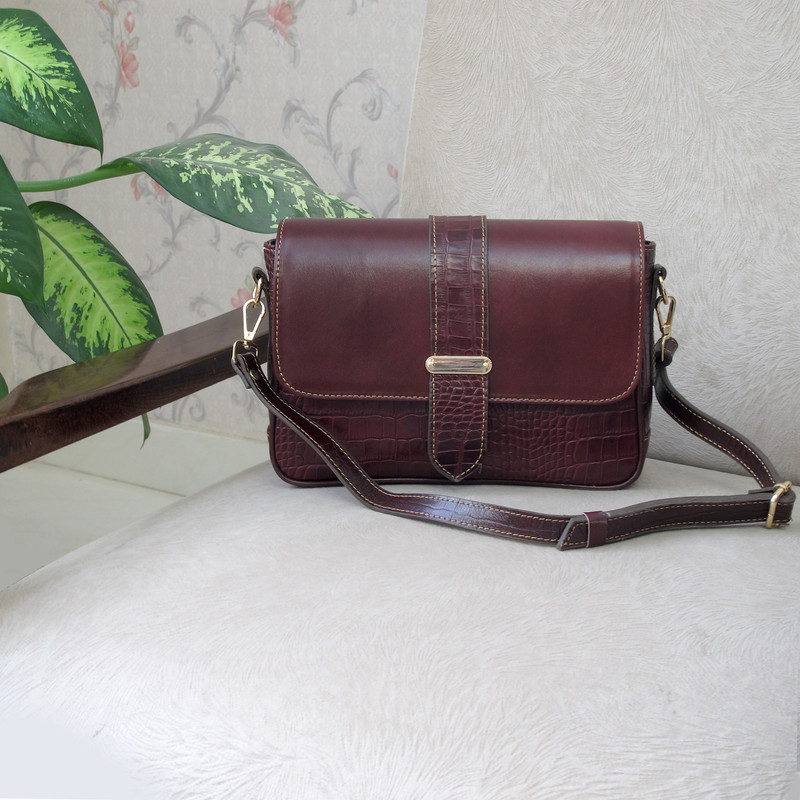 کیف دوشی زنانه مدل چرم طبیعی کد 112C