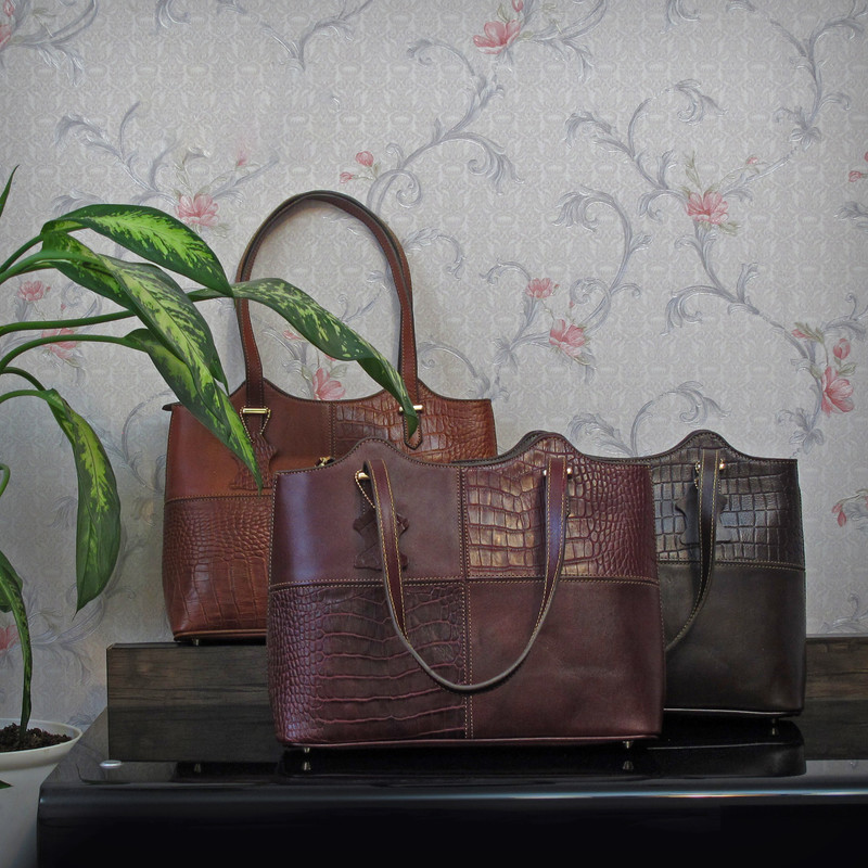 کیف دوشی زنانه مدل چرم طبیعی کد FTH121