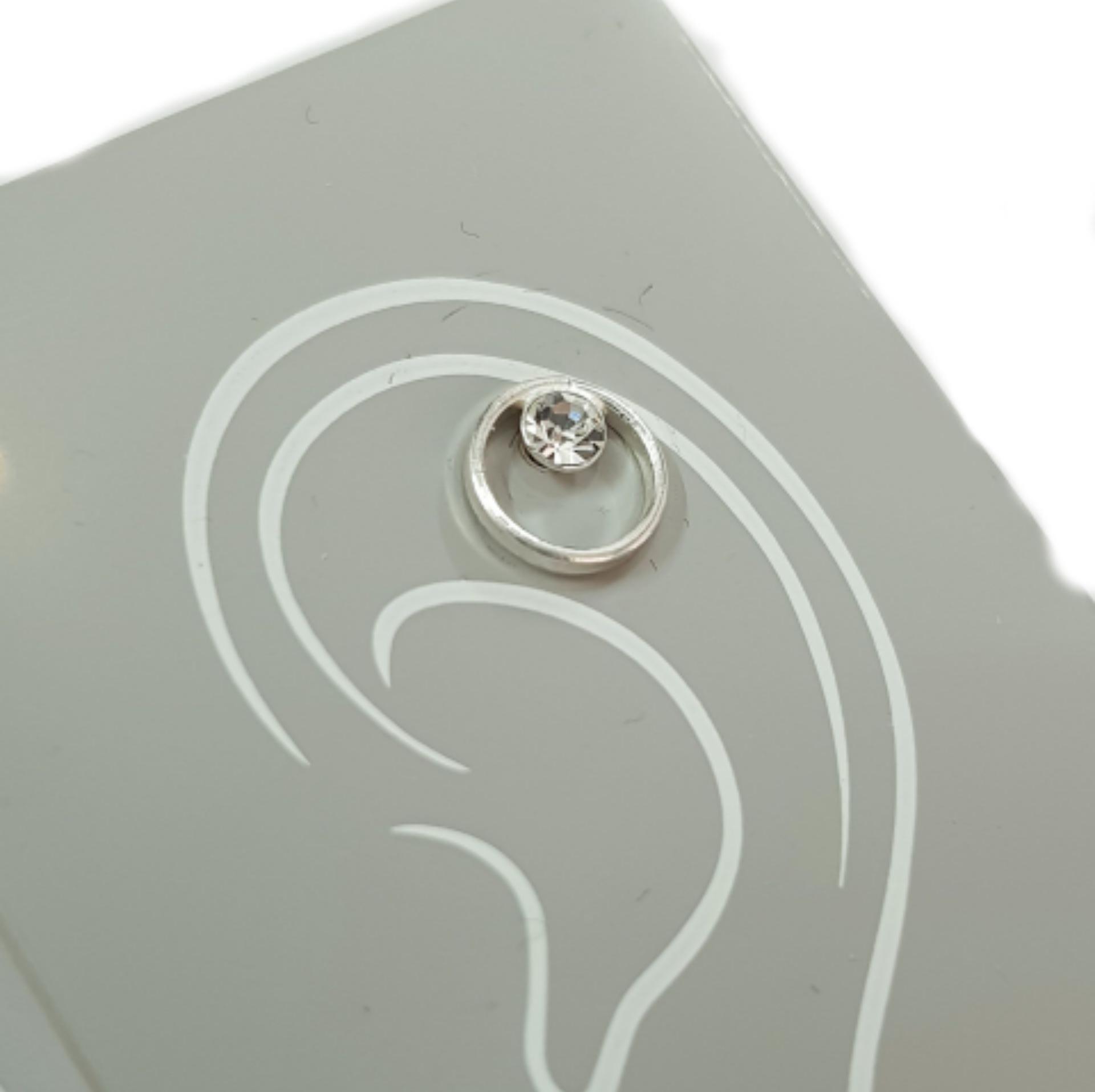 پیرسینگ گوش نگین دار ، جنس نقره عیار ۹۲۵ برند iam کد ۲۹۱۰۴